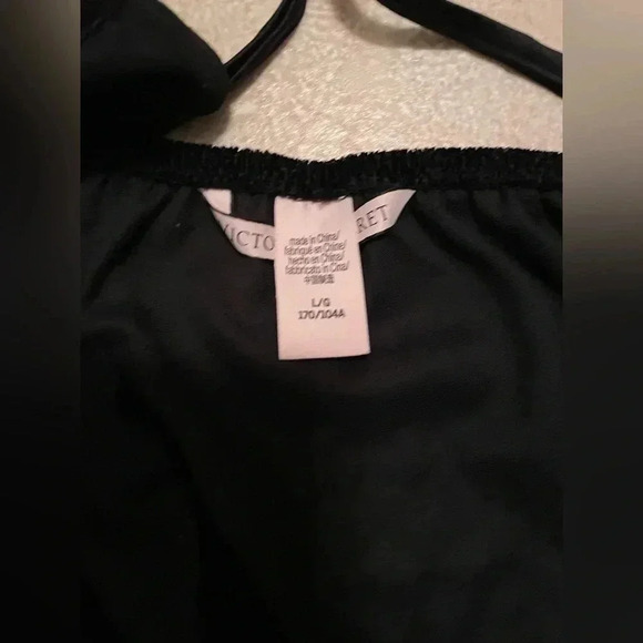 VICTORIAS SECRET Black Velvet Ruffled One Piece Romper With Adjustable Straps; L - Picture 4 of 7